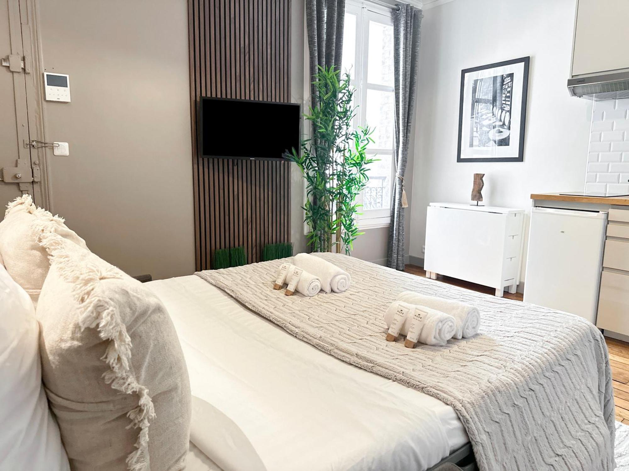 Unique Flat Near Louvre & Palais Royal Apartment Париж Екстериор снимка